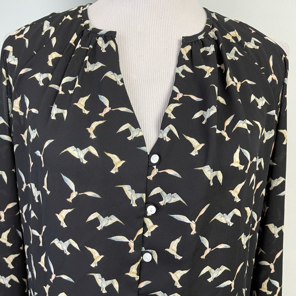 Karen Kane Seagull Print Blouse. Size S - Picture 2 of 13